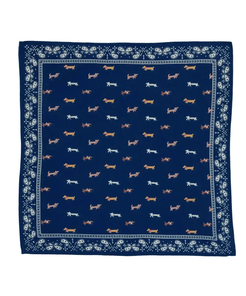 Zoom sur les motifs du foulard Teckel indigo de Bonheur du Jour