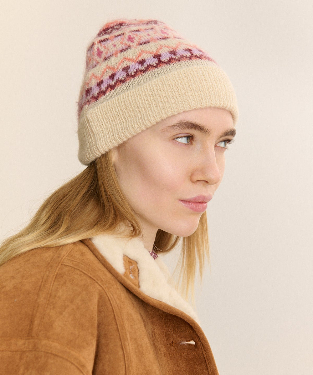 Détail du col et de la matière du manteau Dulce Camel