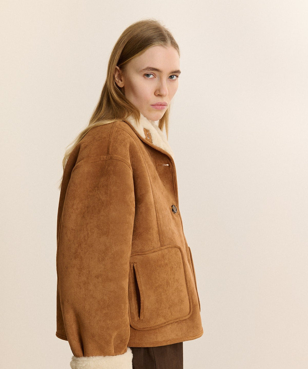 Manteau Dulce Camel porté de trois quarts