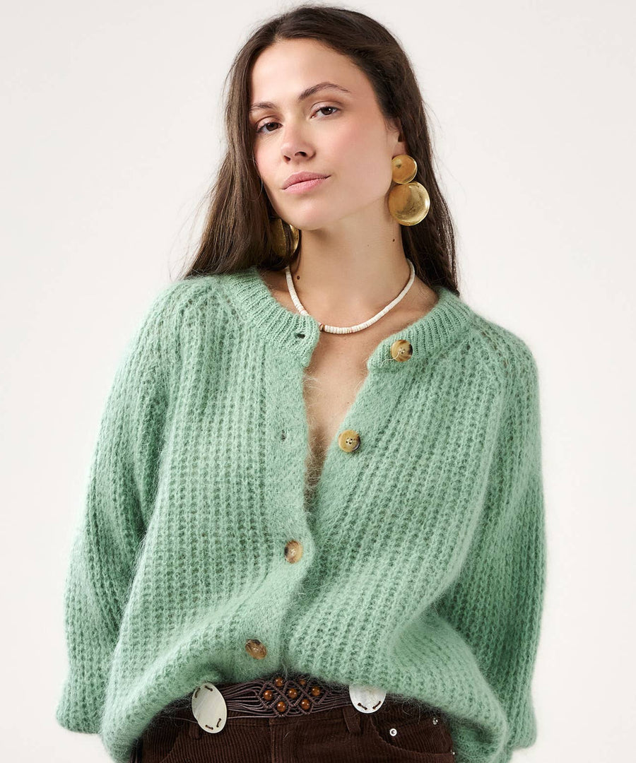 Gilet texturé en mohair vert sauge, vue de face