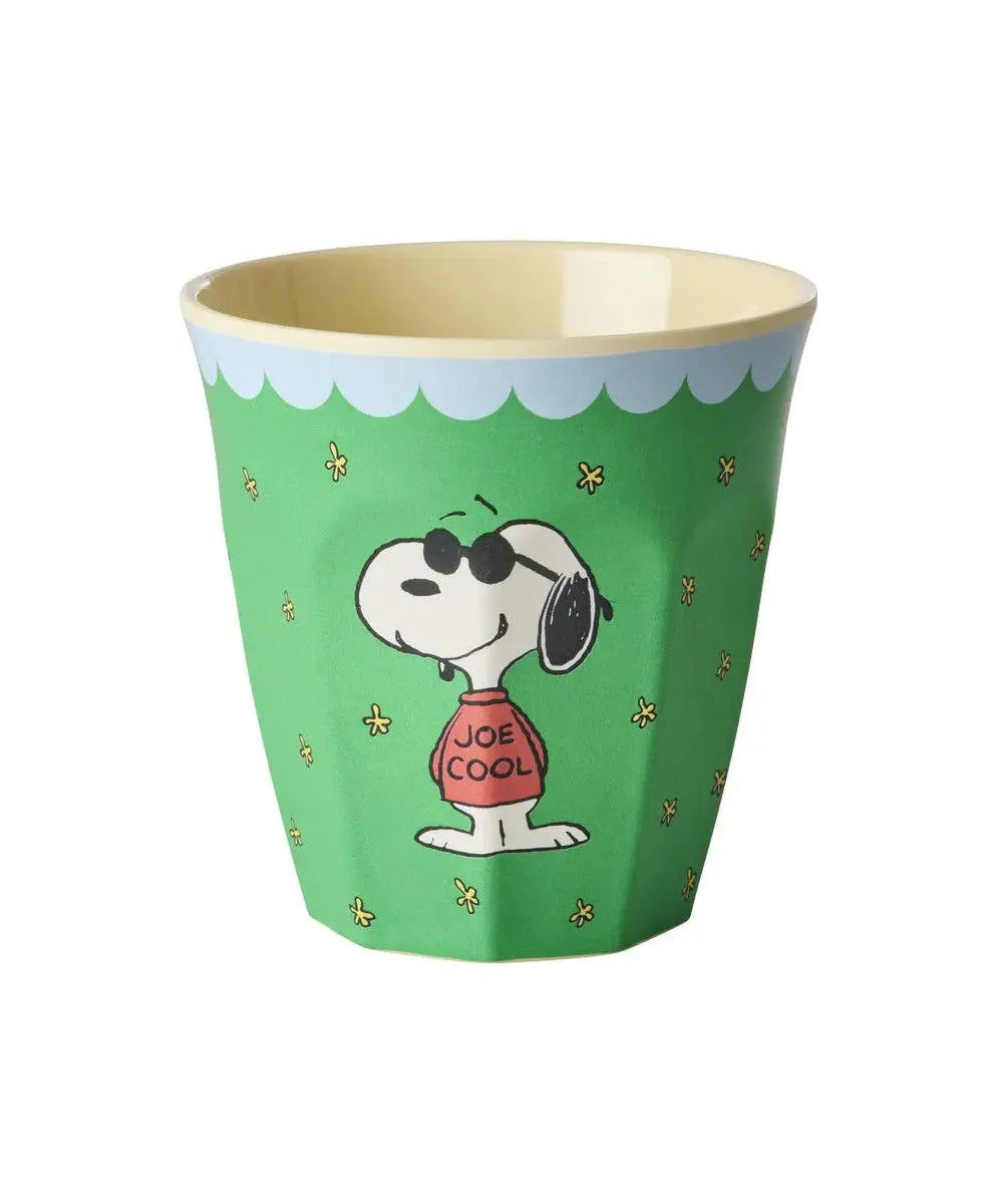 Gobelet en mélamine taille médium motif Snoopy de la marque danoise Rice