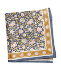 Grand Foulard Indien Azur Indigo de la marque Bonheur du Jour porté sur fond blanc