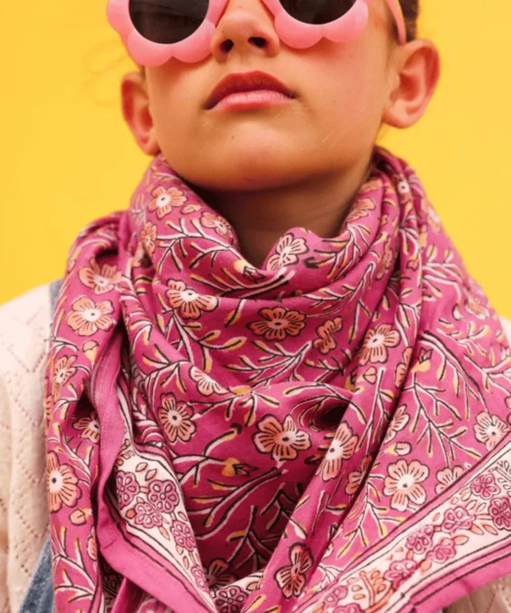 Grand foulard indien Bellis poudré de la marque française So Family