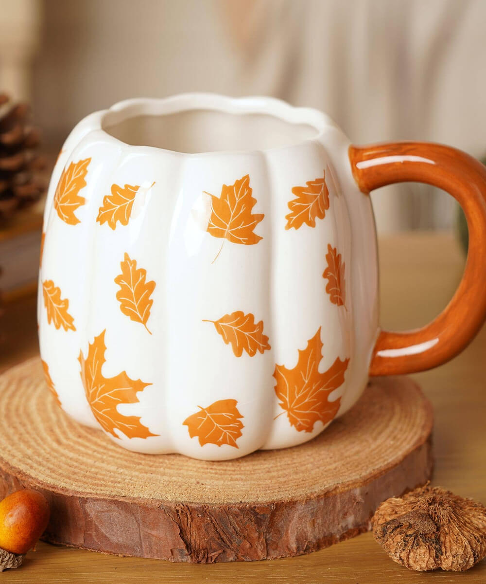 Grand mug citrouille feuilles orange 600 ml, sélection Merci Léonie, en mise en scène