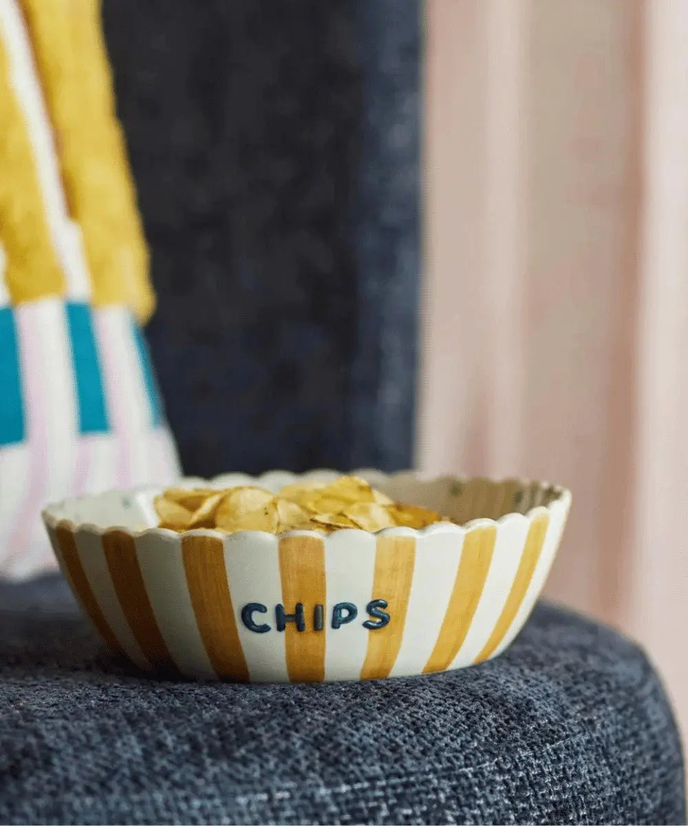 Grand plat Chips de Bloomingville en situation posé dans un salon