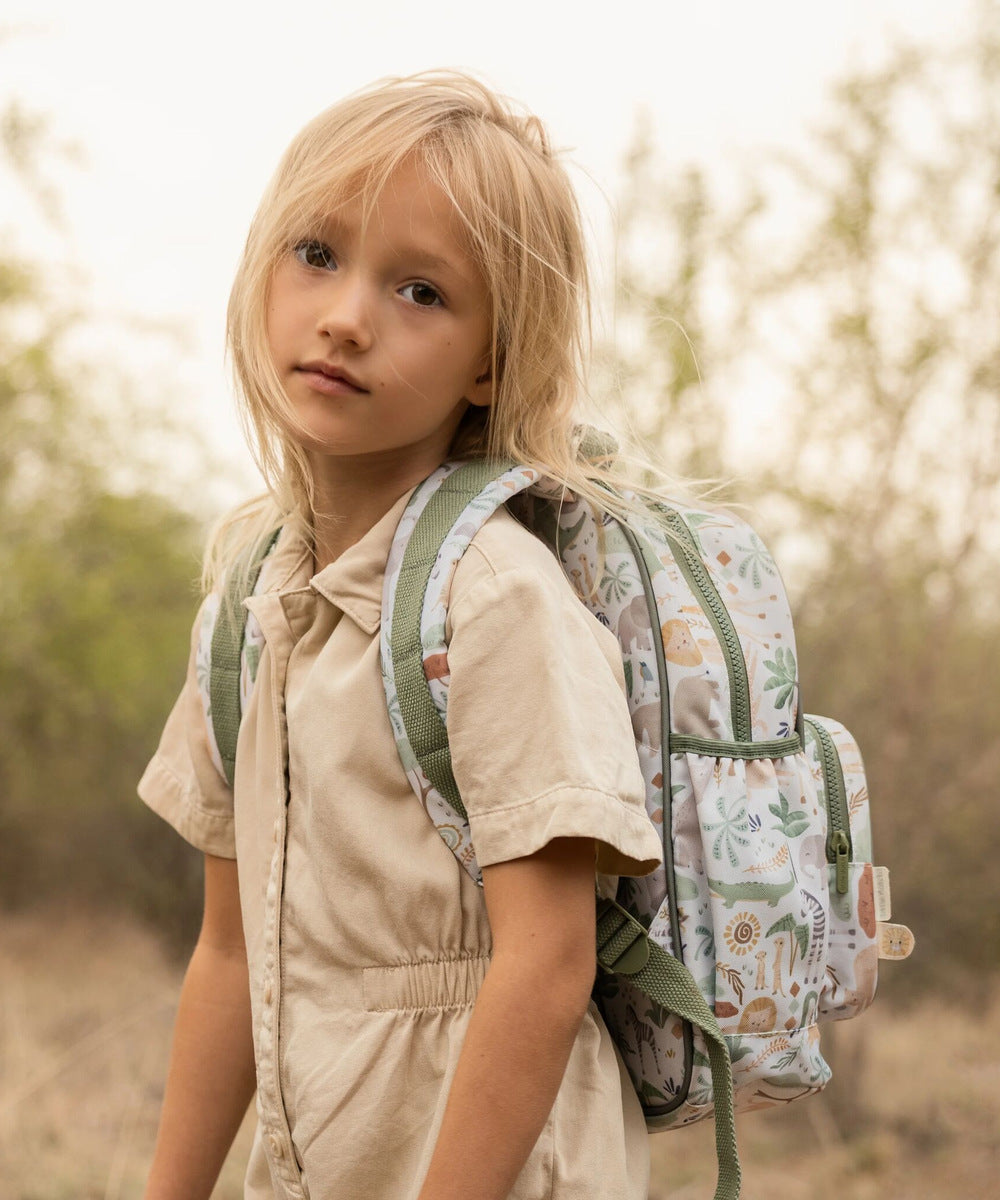 Enfant portant le sac à dos Safari Friends Little Dutch