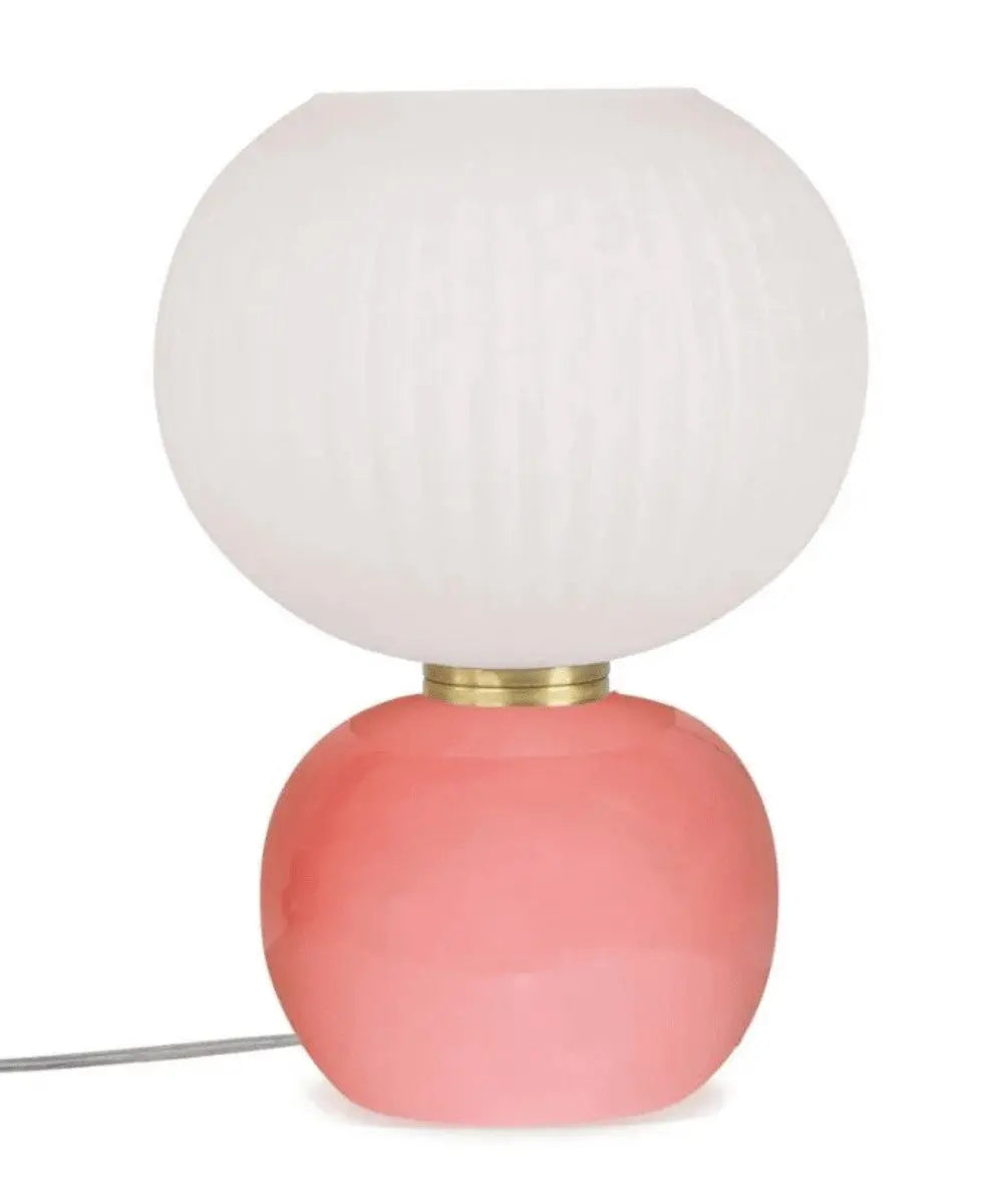 Grande lampe à poser Adonis Rose sur un fond blanc