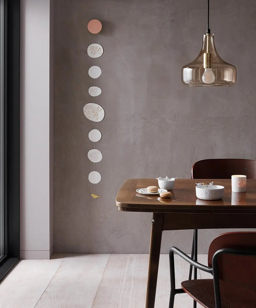 Bol en porcelaine Envolée d'oiseaux posé sur une table