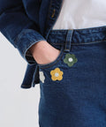 Jean bleu wide leg brodé de fleurs de Compañía Fantástica