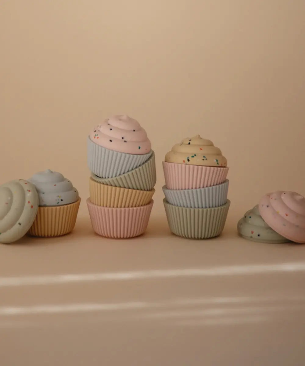 Jouets pour le bain en forme de cupcakes de la marque Mushie