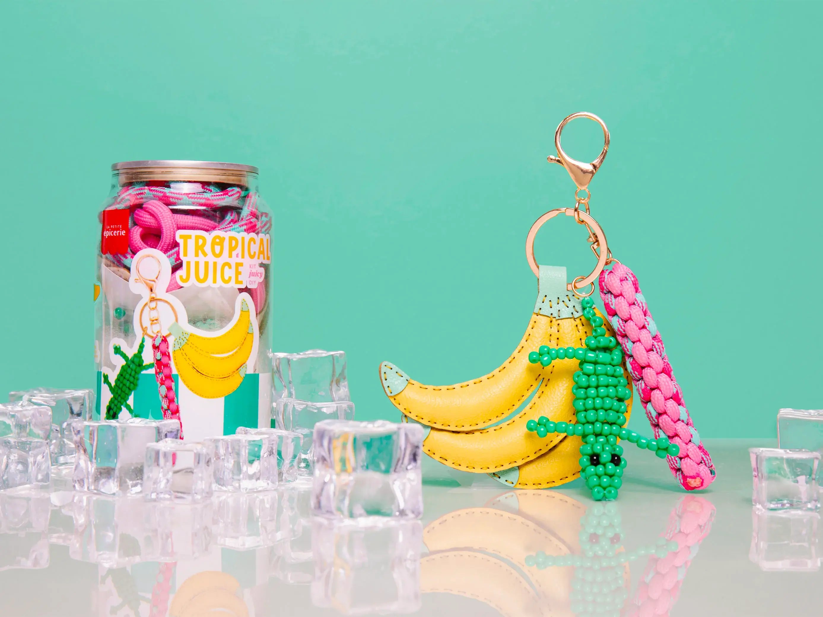 Matériel du kit DIY Tropical Juice pour créer un bag charm banane
