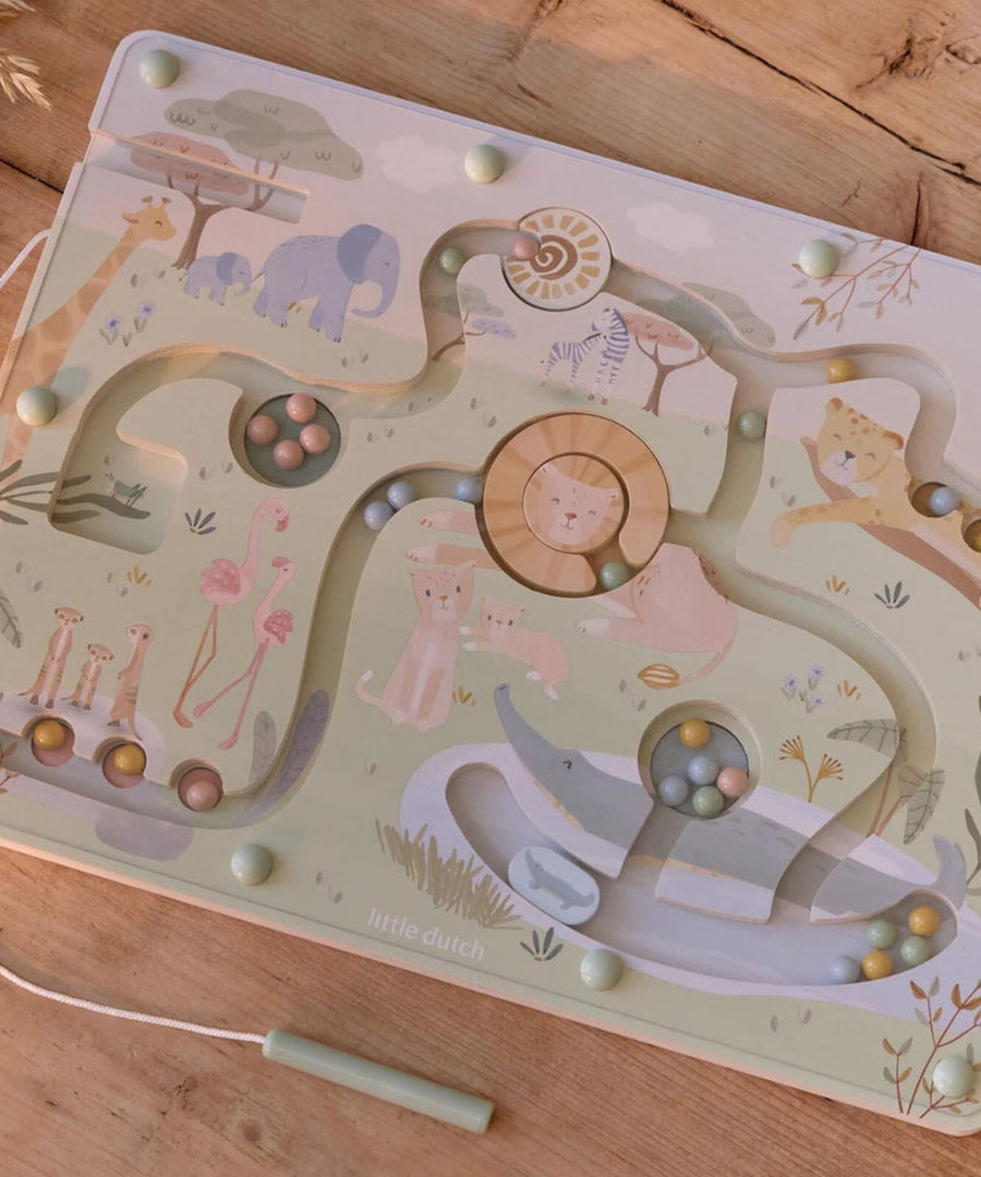 Labyrinthe magnétique en bois - Safari Friends de Little Dutch en situation