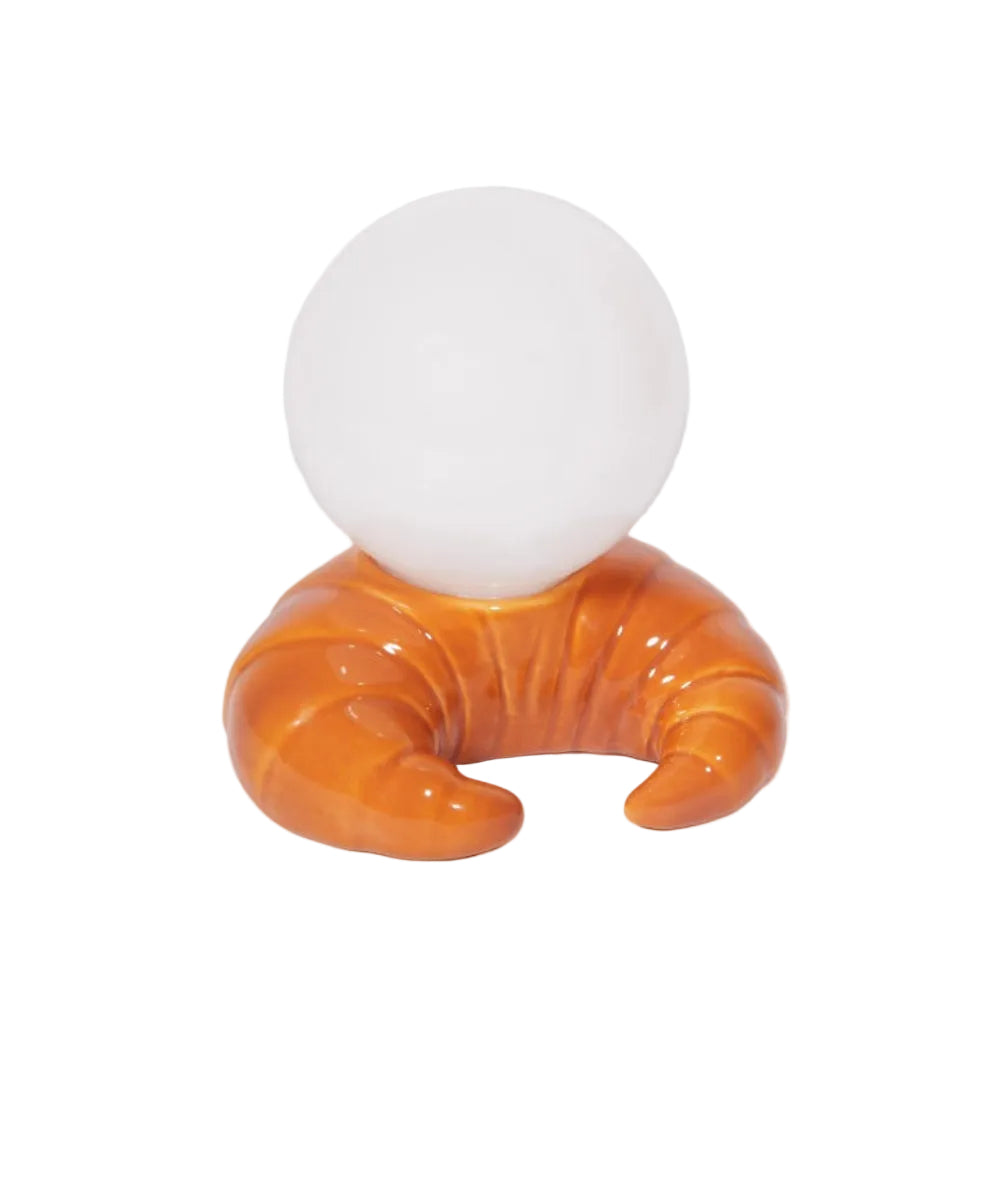 Lampe croissant en céramique avec globe lumineux sur fond clair
