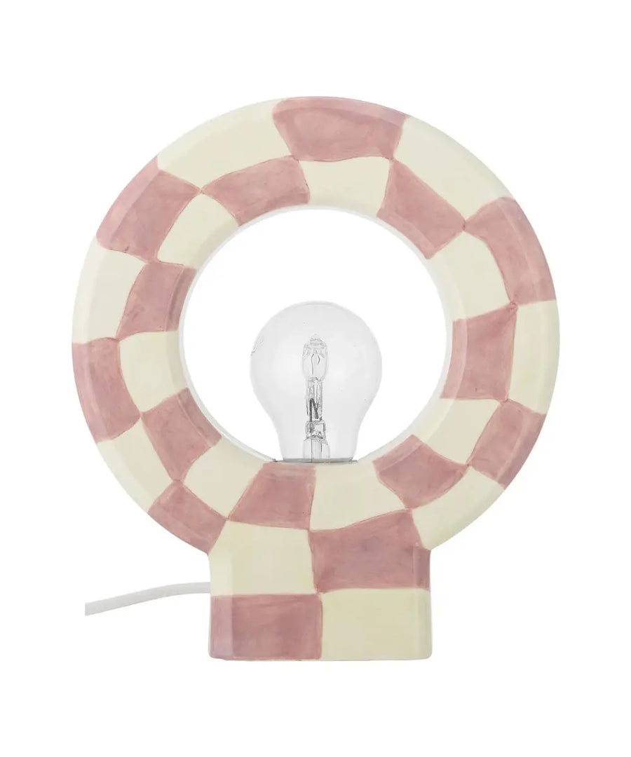 Lampe de table ronde en grès en forme d'anneau avec motif damier rose et jaune peint à la main Vialini de Bloomingville