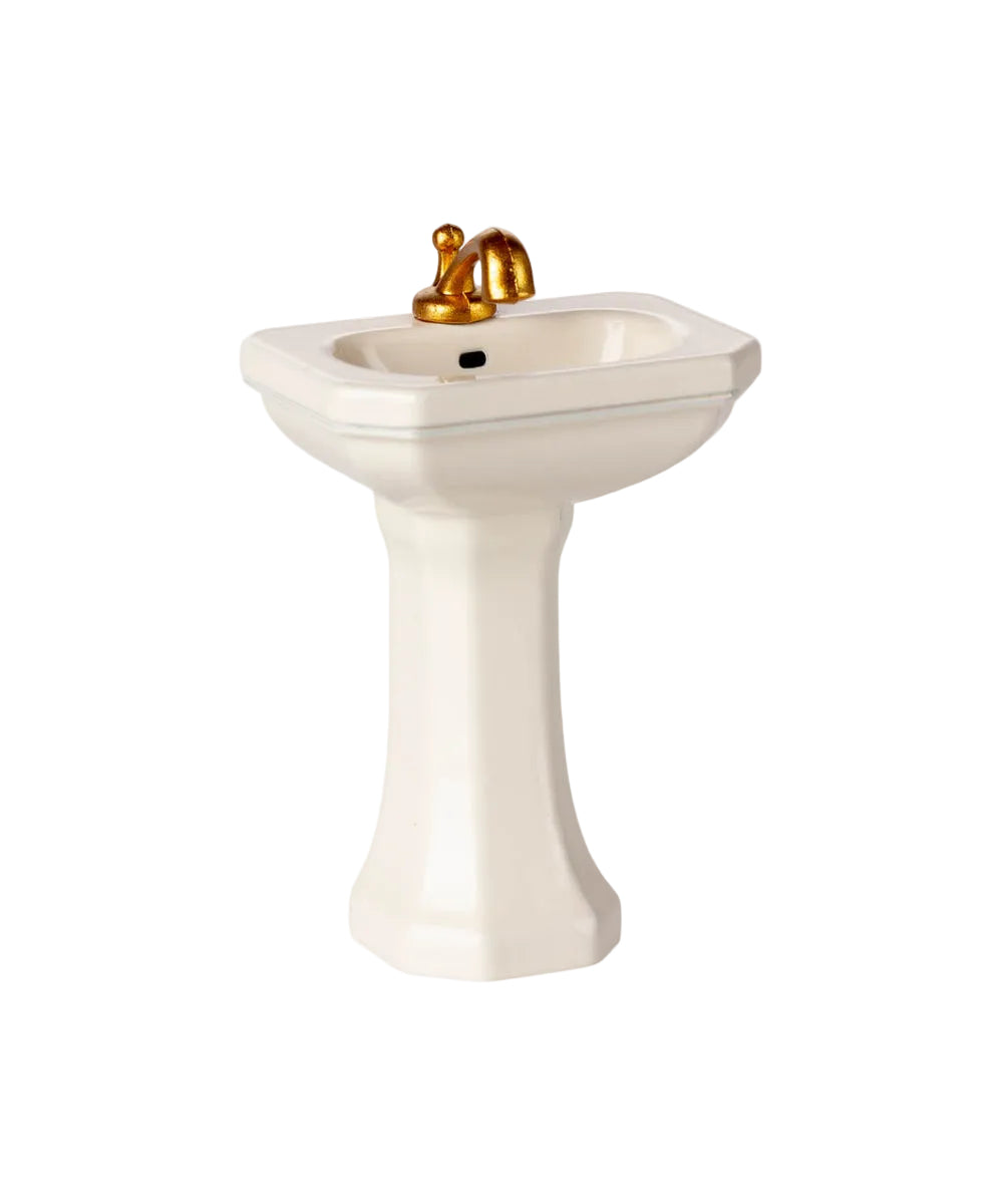Lavabo pour Souris - Blanc Cassé de la marque Maileg, sur fond blanc