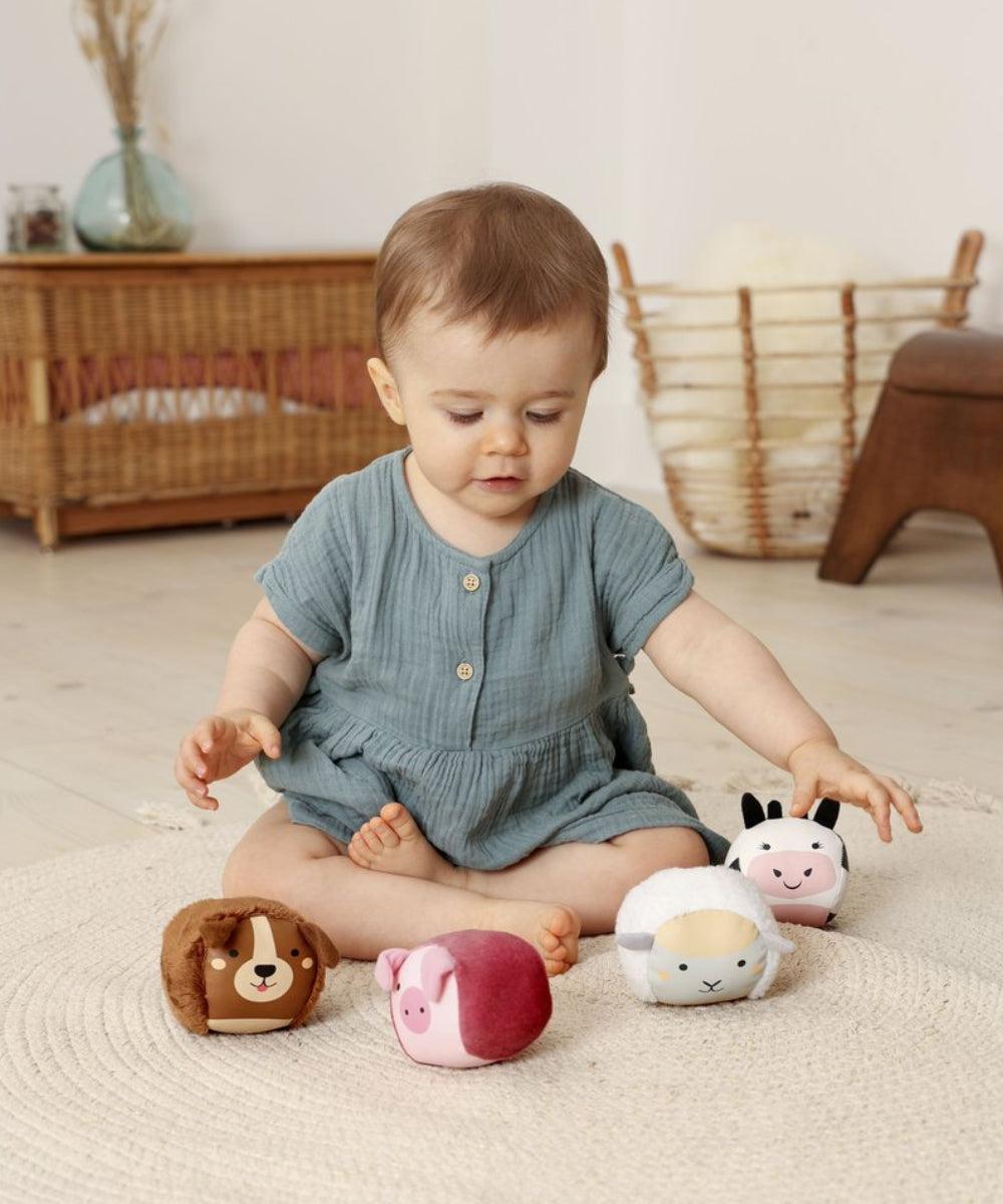 Vue d'ensemble en situation de Les Dooballs - Set de 4 balles doudous - Ferme de la marque Little Big Friends