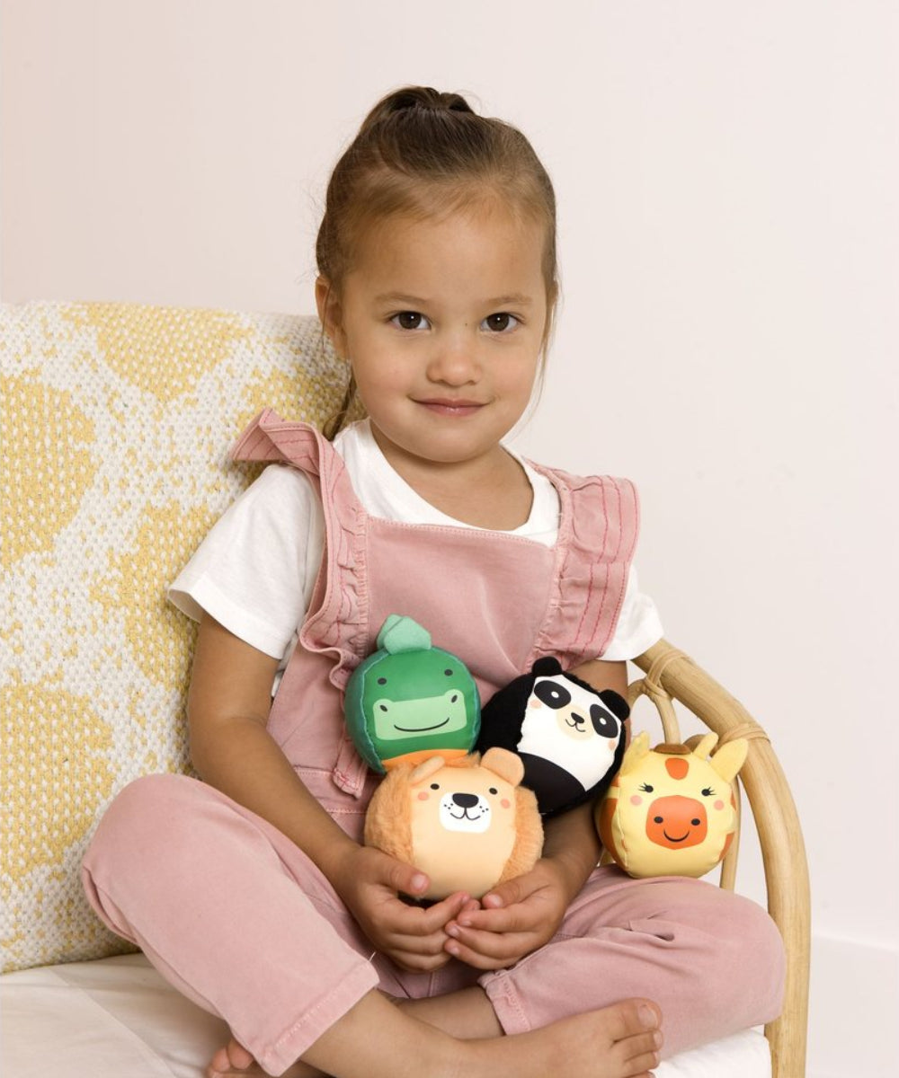 Vue d'ensemble en situation de Les Dooballs - Set de 4 balles doudous - Jungle de la marque Little Big Friends