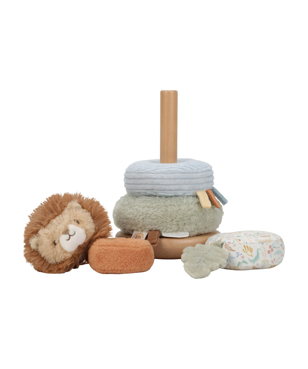 Pièces textiles et base en bois du lion à empiler, sur fond blanc