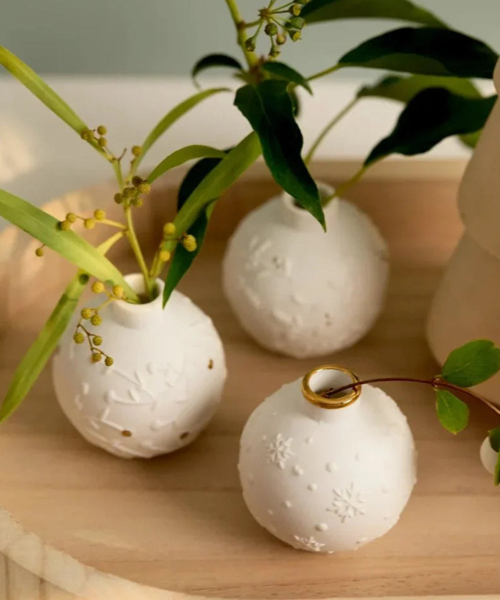 Gros plan en situation de Lot de 3 mini-vases Boules d'hiver de la marque Räder