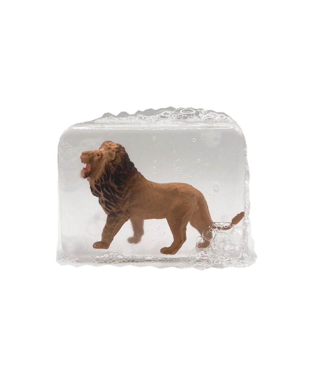 Savon Ludi Soap avec figurine lion, cadrage harmonisé sur fond blanc