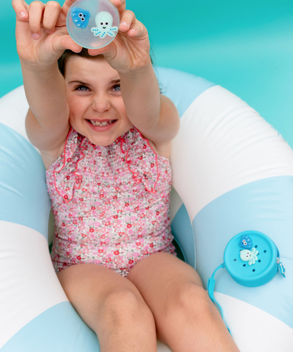 Enfant avec le coffret Ocean Petikids et Ludi Soap