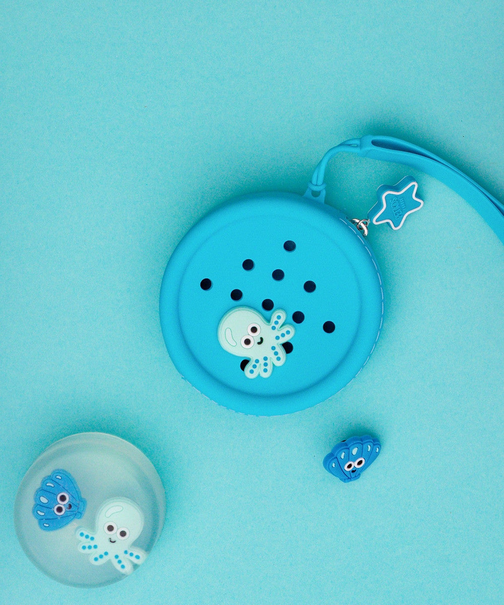 Contenu du coffret Ocean : savon, pochette et charms
