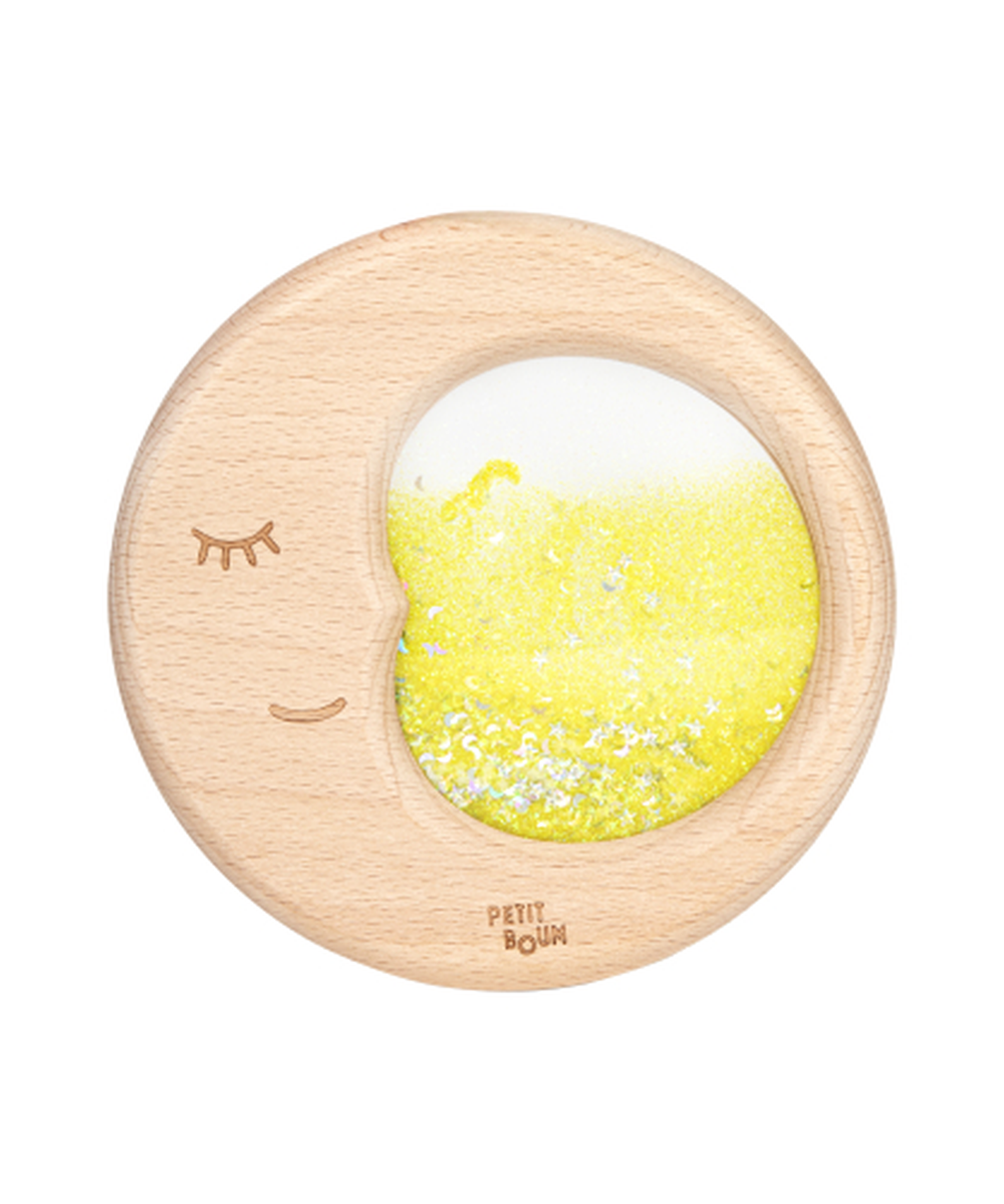 Jouet d'éveil Lune sensorielle en bois avec paillettes jaune de la marque Petit Boum.
