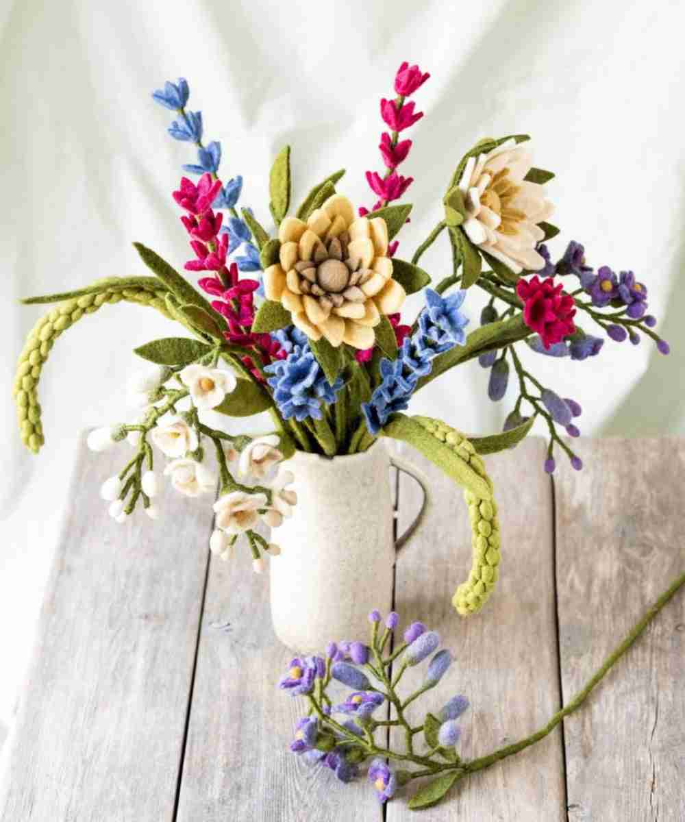 Gros plan en situation de Lupin bleu vif de la marque Gry & Sif