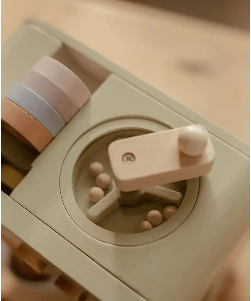 Zoom sur les jolies couleurs de la machine à café Little Dutch