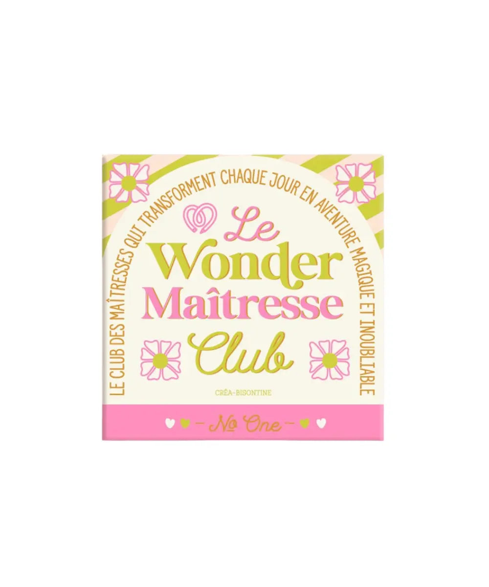 Magnet carré Wonder Maîtresse Club avec illustrations et détails dorés à l'or à chaud.