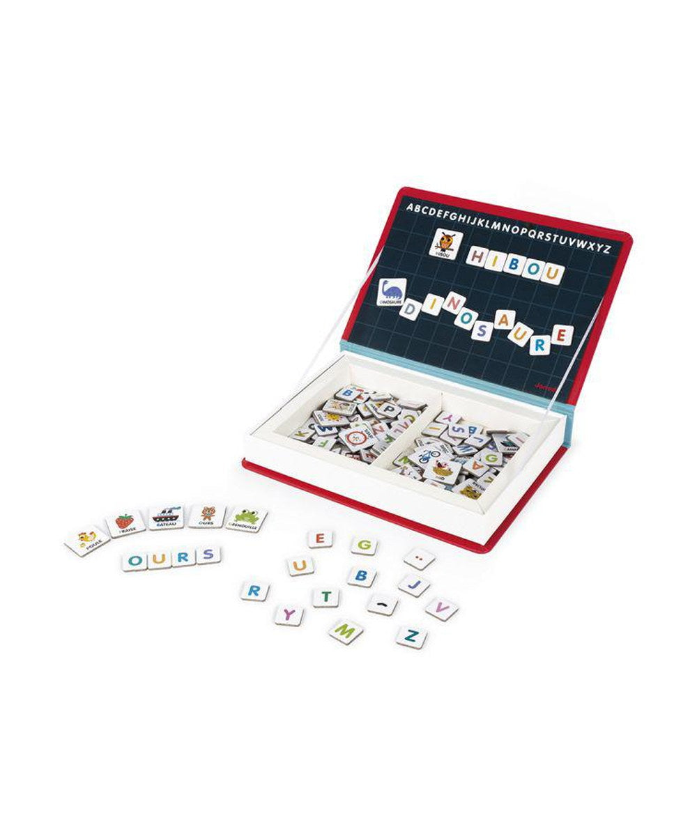 Magneti'Book Alphabet français de la marque Janod, sur fond blanc