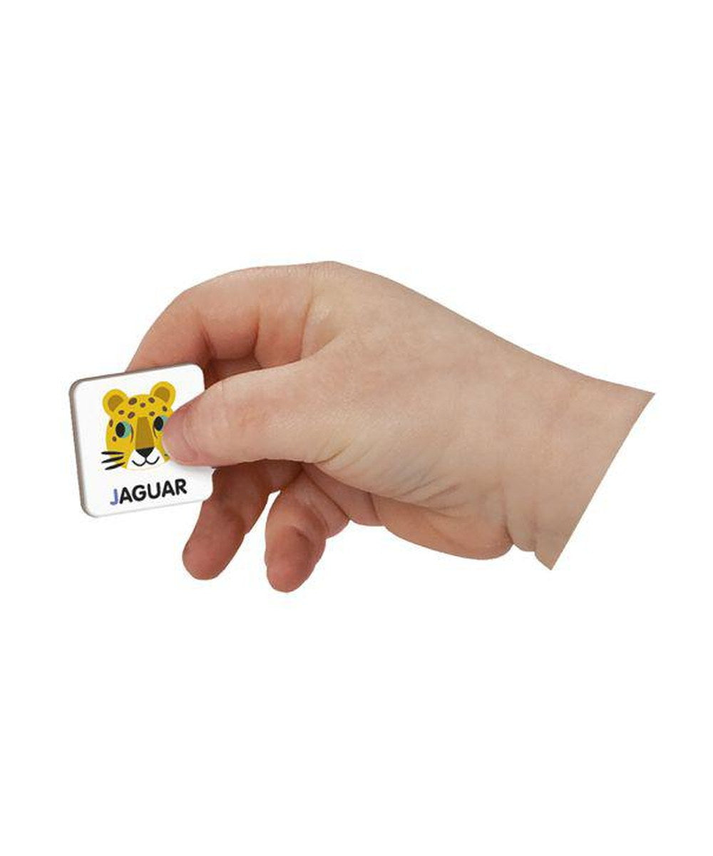 Magneti'Book Alphabet français de la marque Janod, sur fond blanc