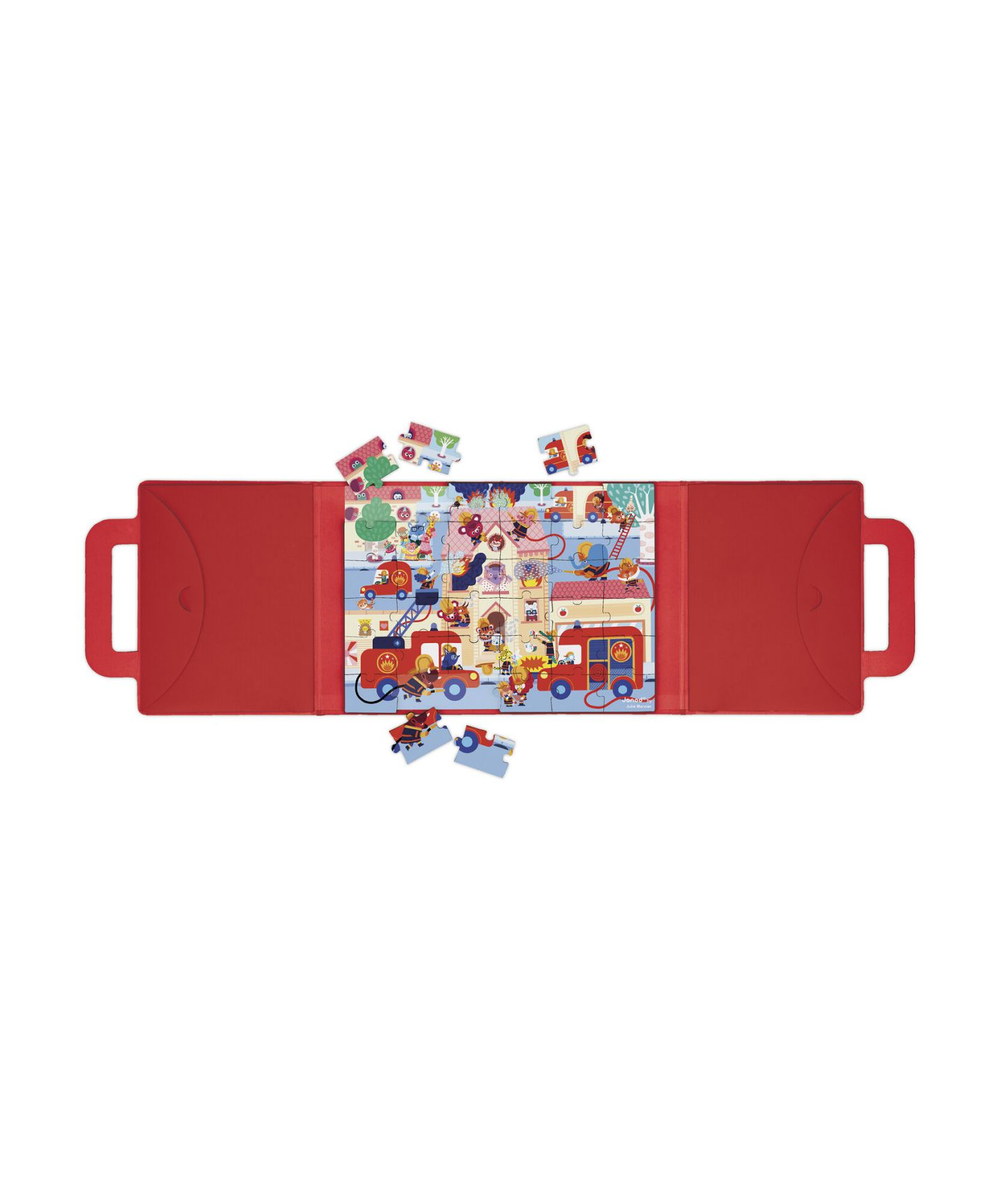 Magneti'Puzzle Pompiers 36 pièces de la marque Janod, sur fond blanc