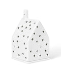 Maison photophore Étoiles de Räder en porcelaine blanche, vue de trois quarts sur fond blanc