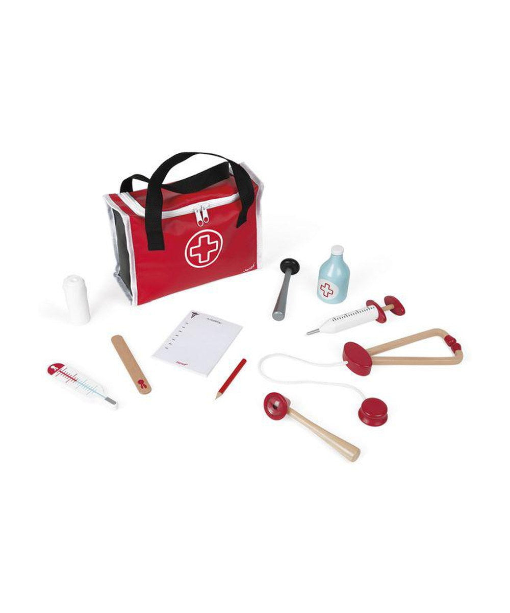 Mallette du docteur en bois de la marque Janod, sur fond blanc