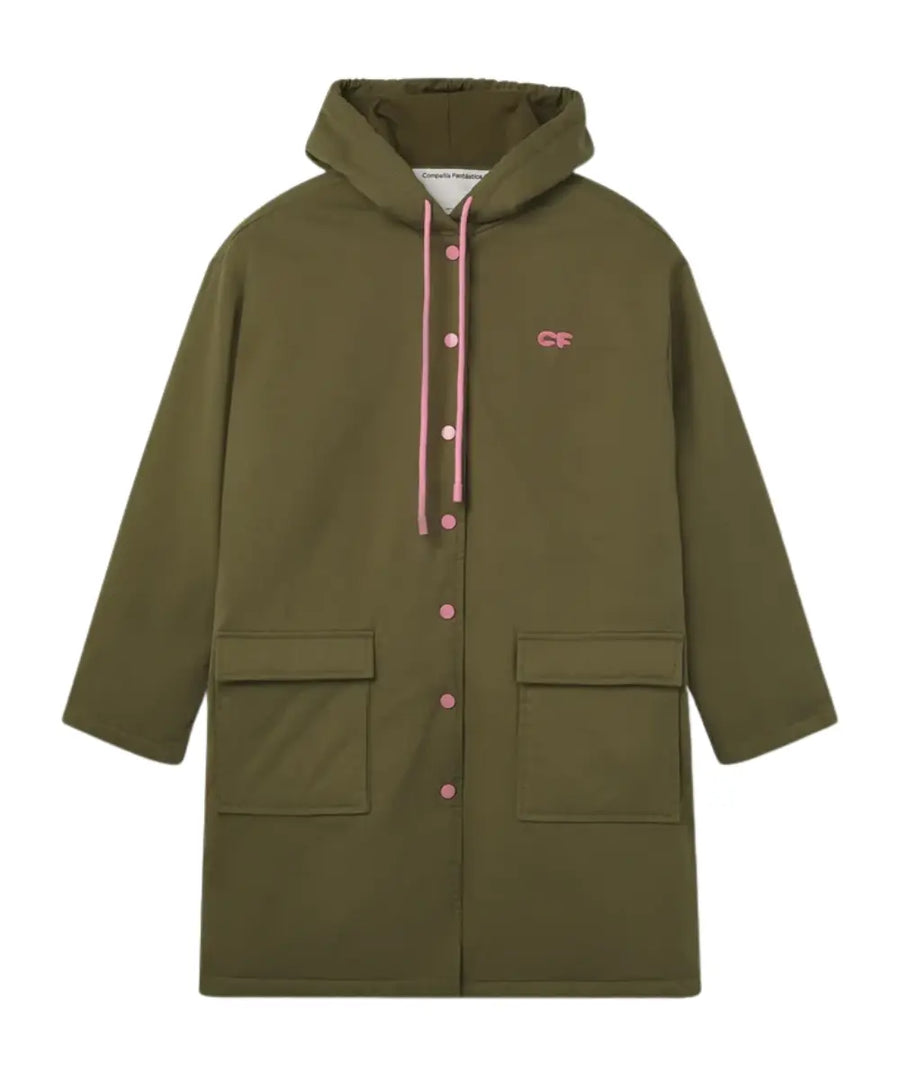 Manteau vert 100 pour cent coton avec capuche et boutons pression rose contraste.