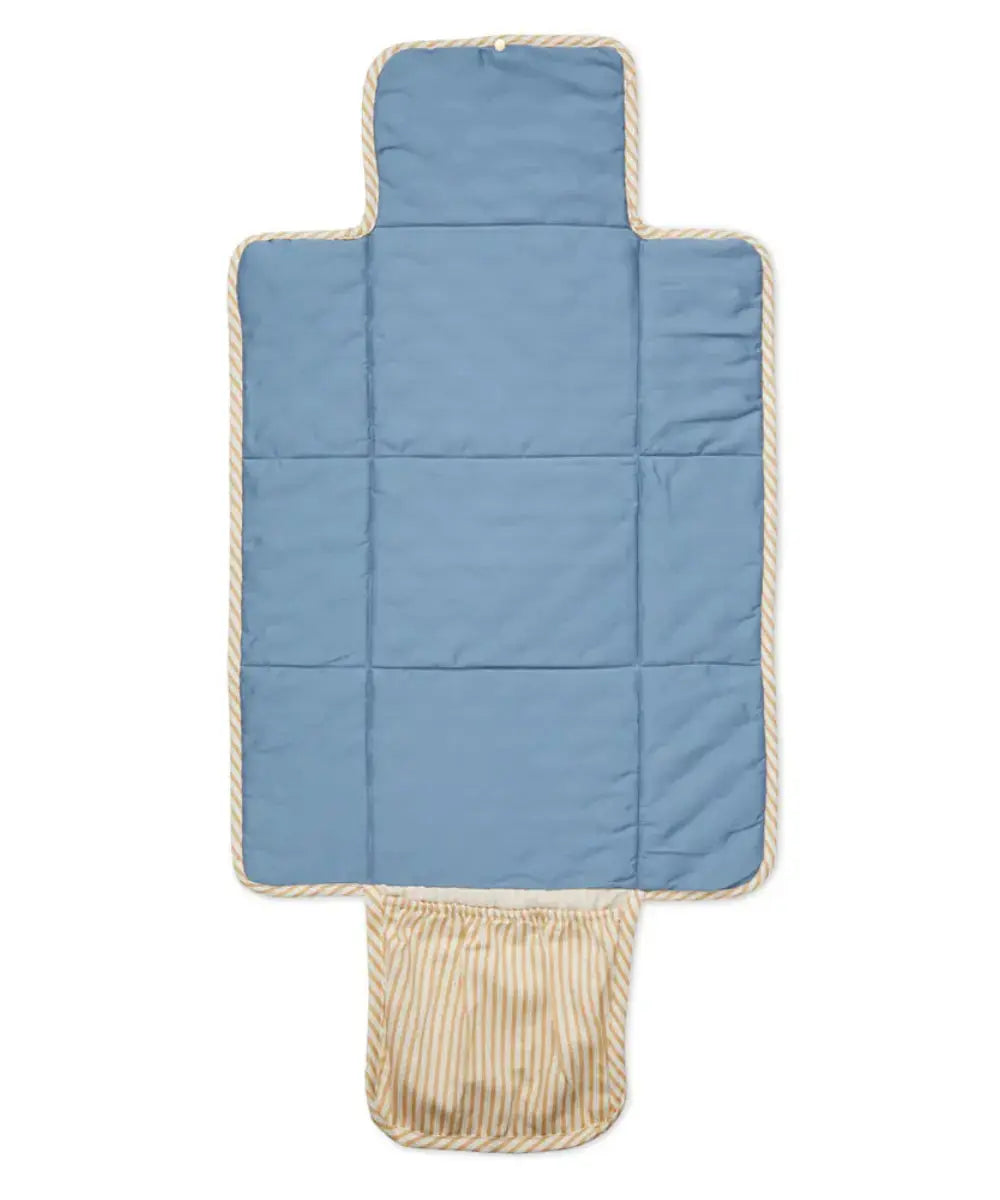 Matelas à langer nomade Oatfield de CamCam Copenhagen déplié