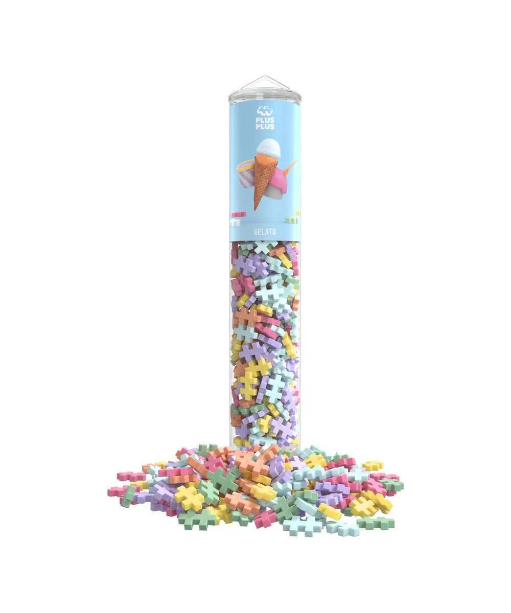 Méga Tube Glace - 240 pièces de Plus-Plus, sur fond blanc