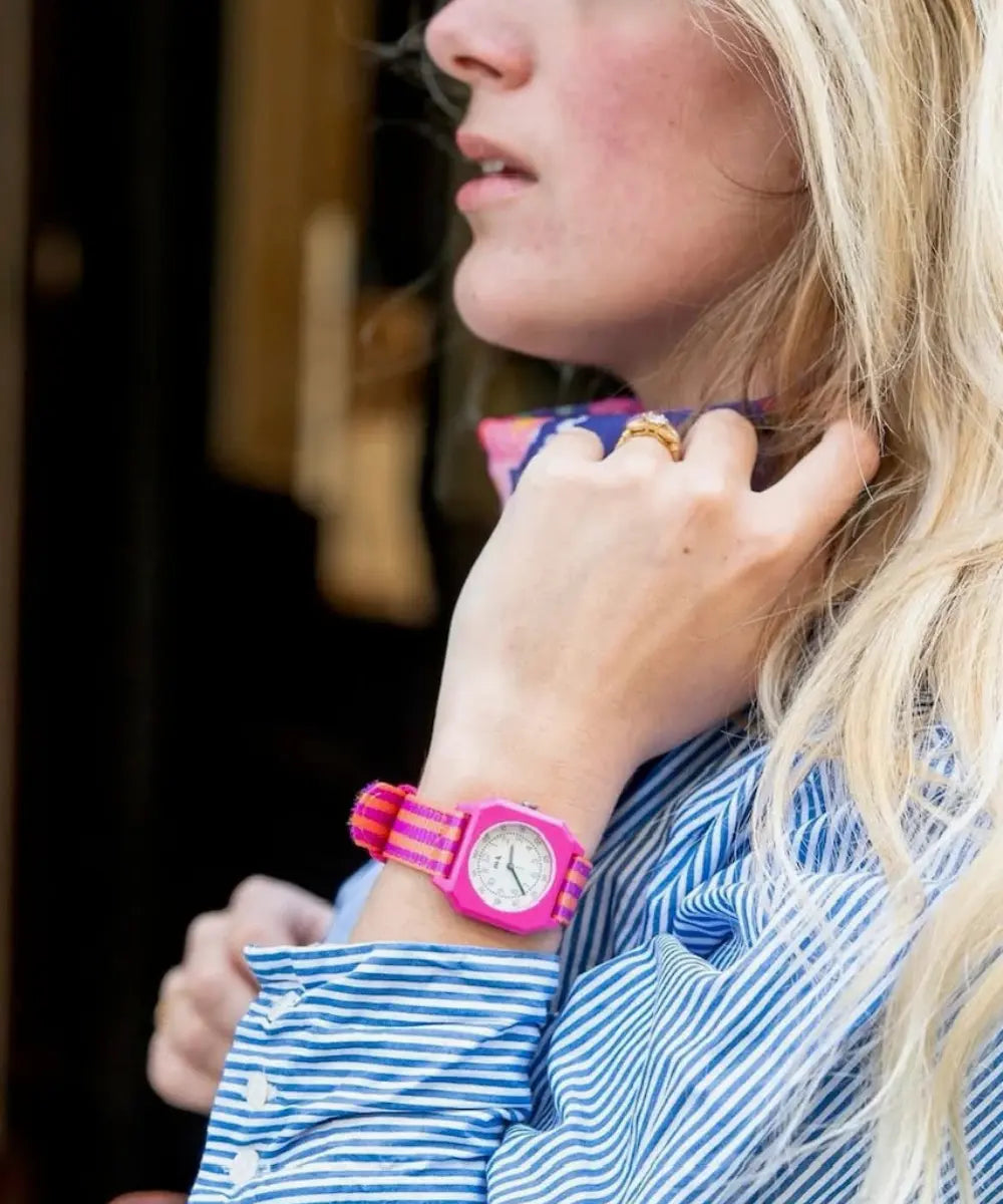 Montre pour femme bicolore rouge rubis et orange papaye en plastique recyclé Mini Kyomo.