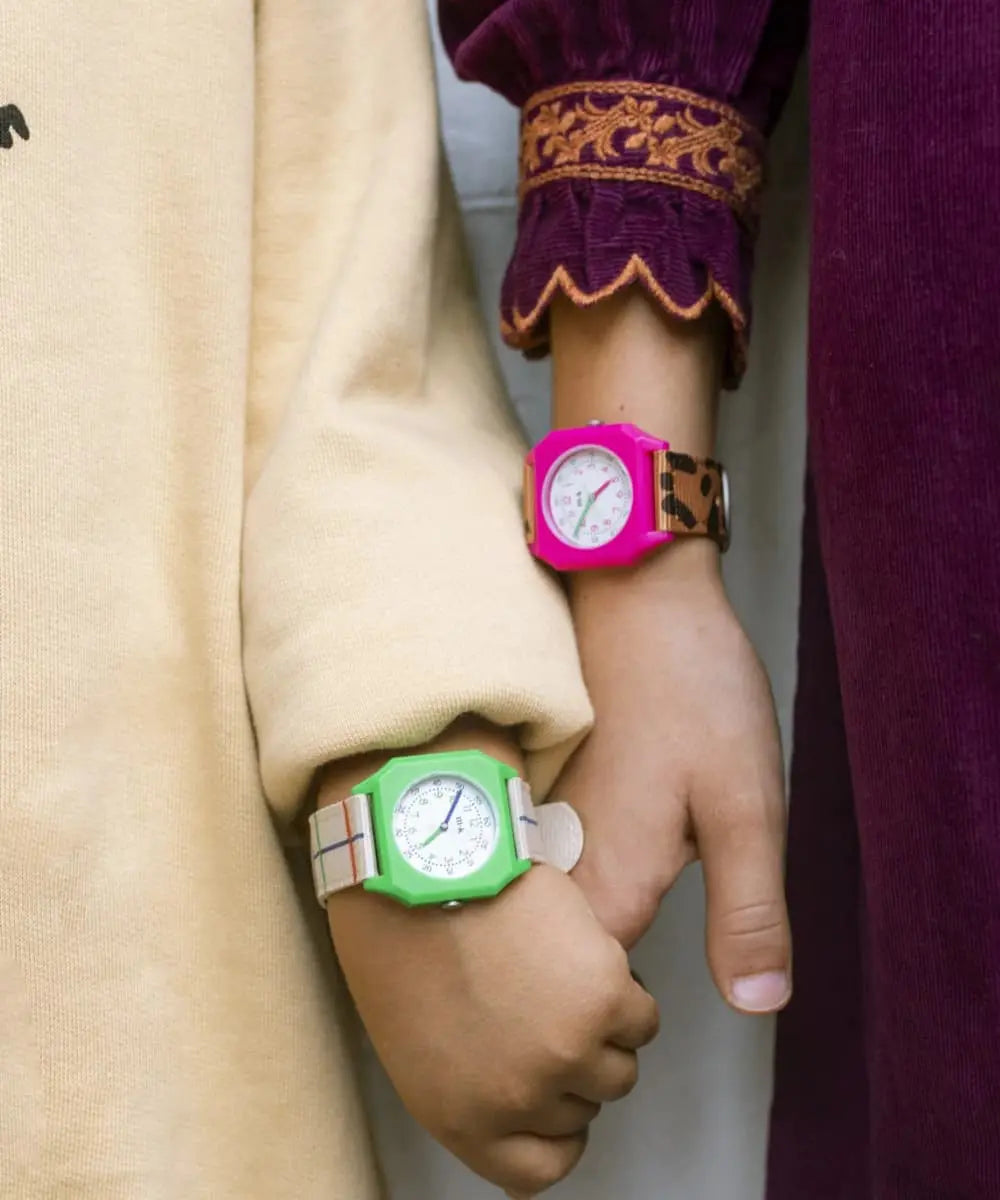 Montre pour enfant ou adulte avec bracelet à imprimé léopard et cadran coloré Mini Kyomo en collaboration avec Taxi Brousse
