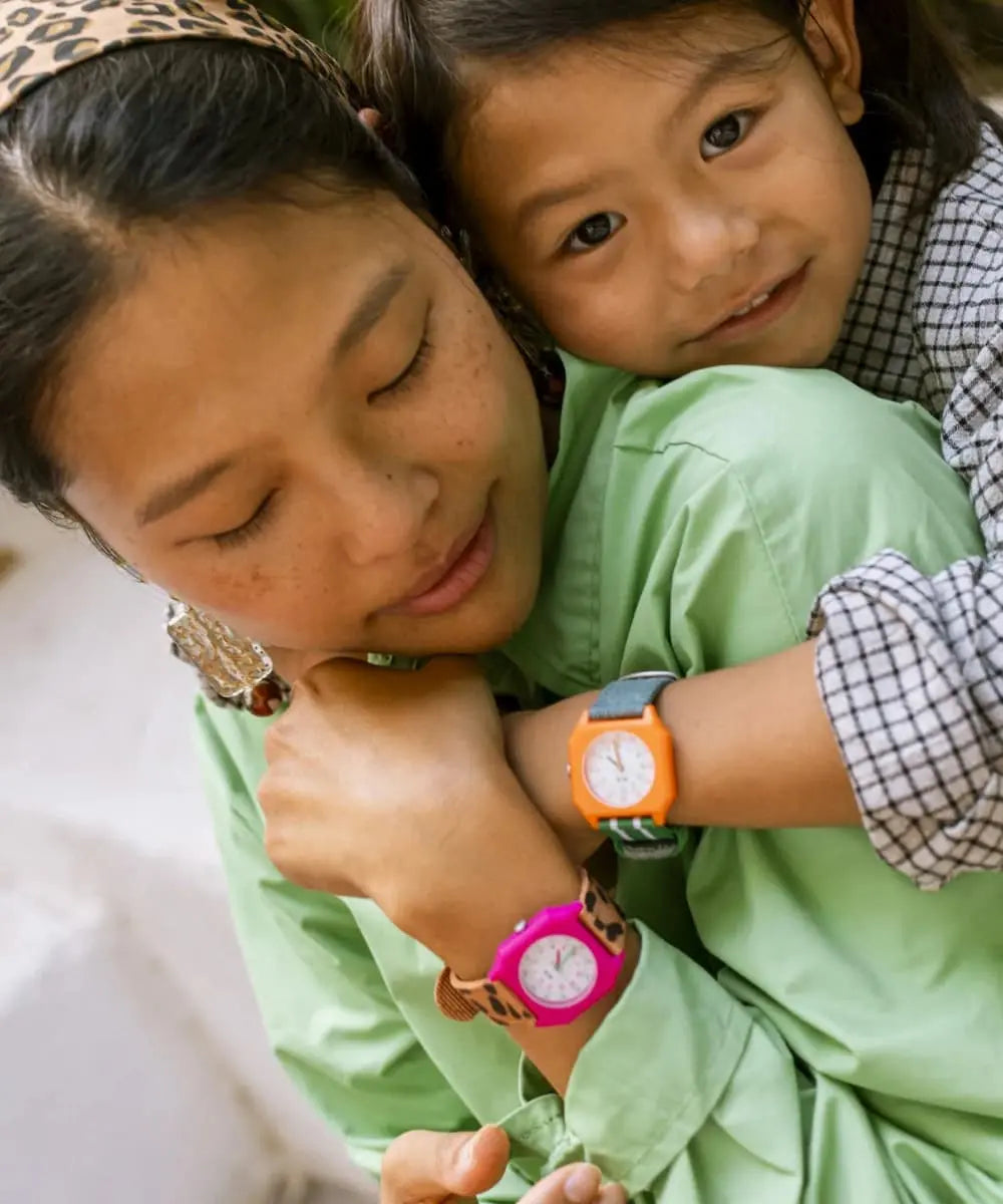 Montre pour enfant ou adulte avec bracelet à imprimé léopard et cadran coloré Mini Kyomo en collaboration avec Taxi Brousse
