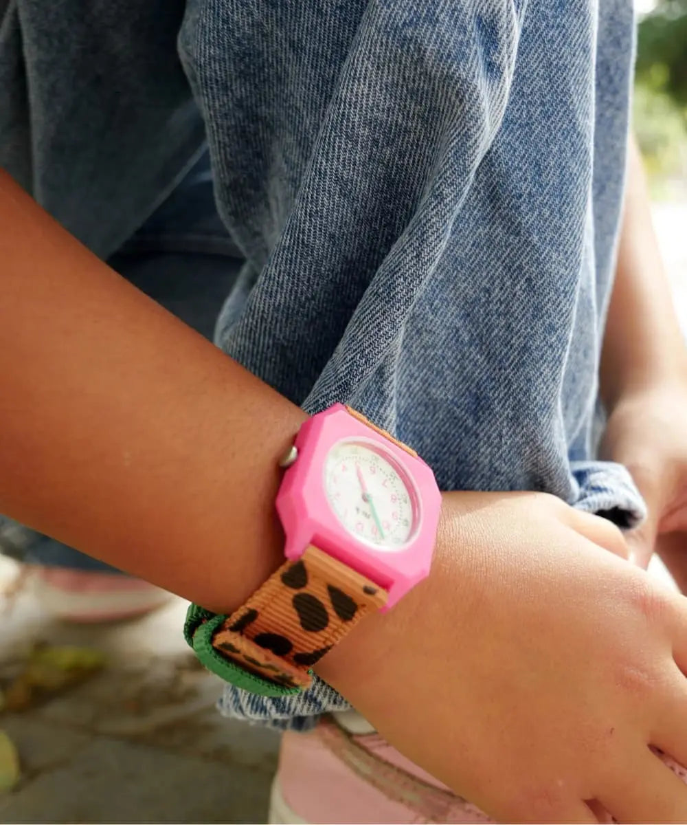 Montre pour enfant ou adulte avec bracelet à imprimé léopard et cadran coloré Mini Kyomo en collaboration avec Taxi Brousse