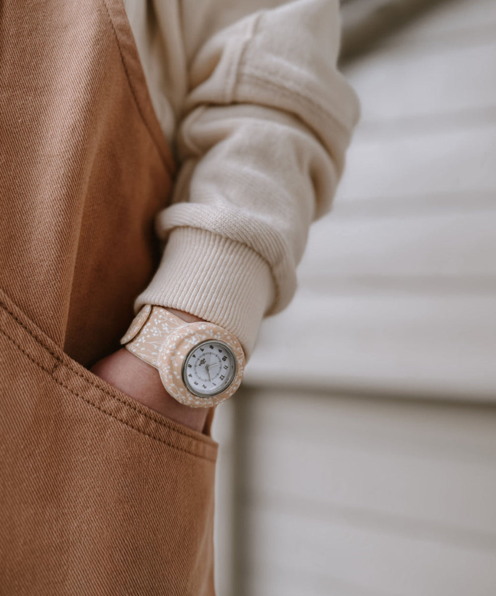 Montre en silicone imprimee petites fleurs baby bloom mrs ertha avec bracelet autoroulant.