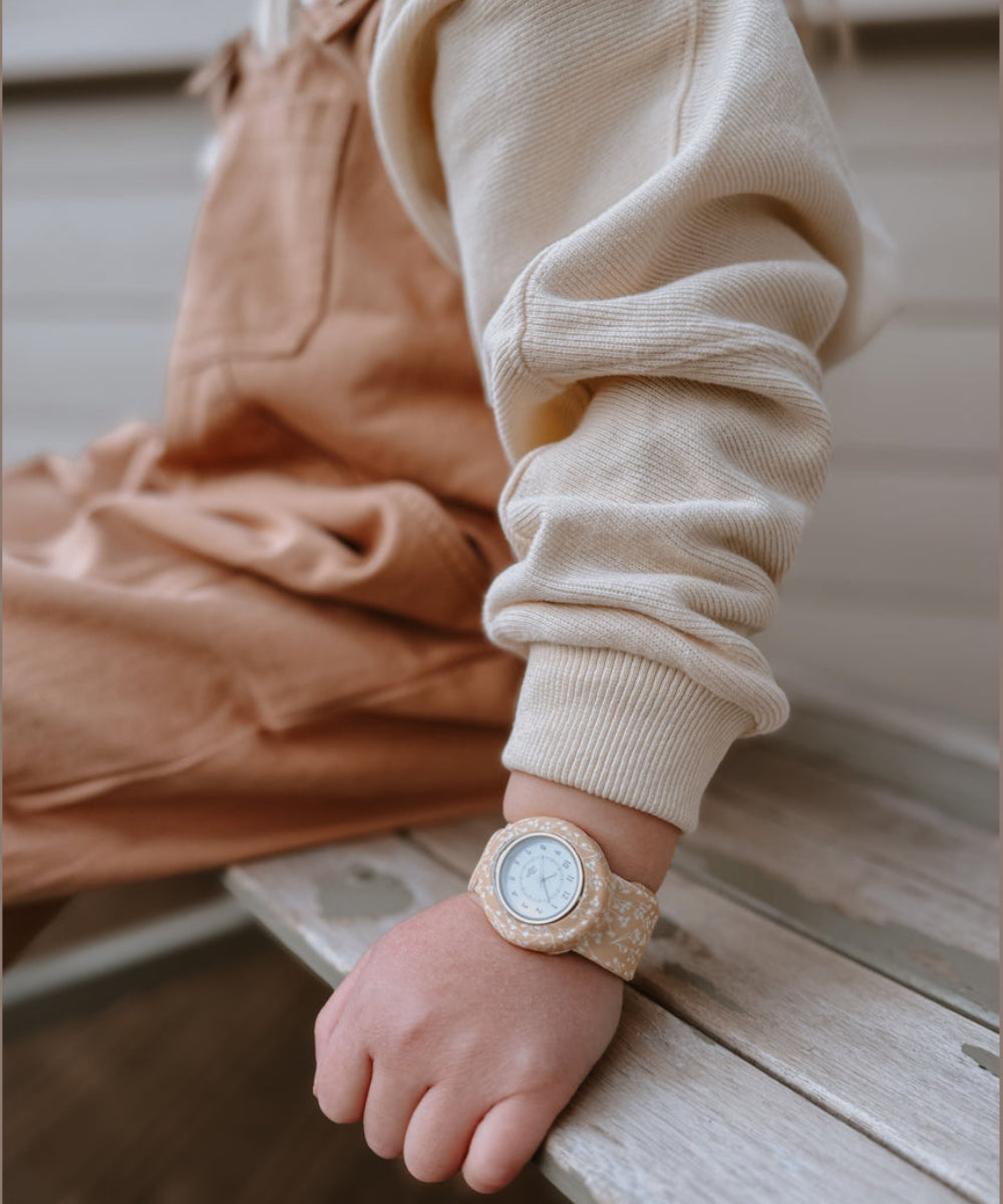 Montre en silicone imprimee petites fleurs baby bloom mrs ertha avec bracelet autoroulant.