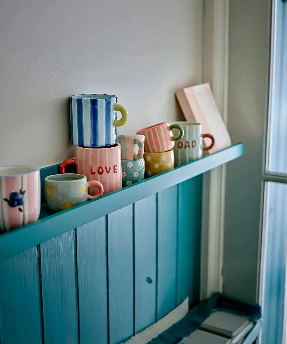 Mug Dad Cherish de Bloomingville posée sur une étagère
