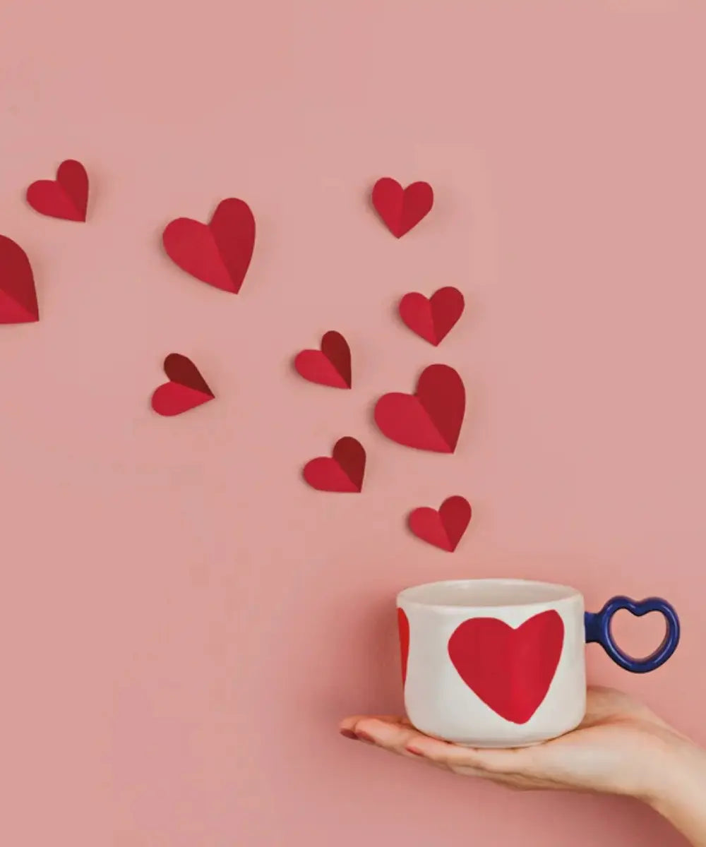 Mug en gres avec motifs cœurs pop colorés Big Love Danica Studio