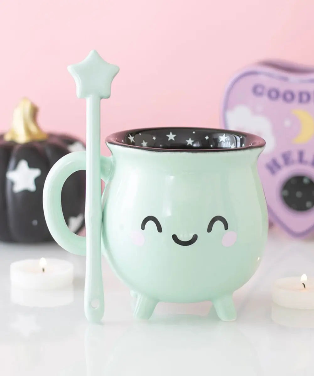 Mug chaudron vert menthe en ceramique avec frimousse souriante et cuillere baguette magique etoile