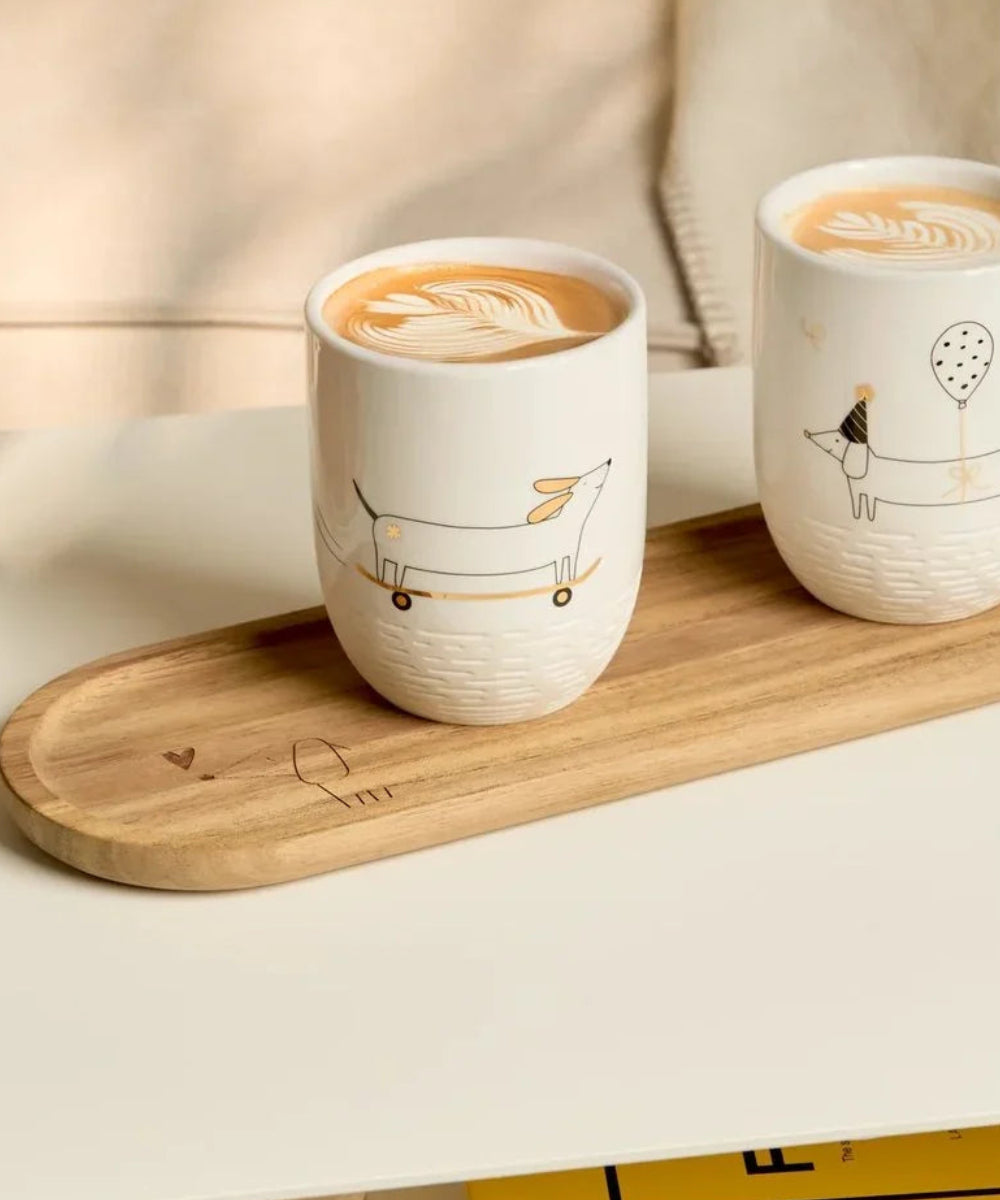 Gros plan en situation de Mug en porcelaine Teckel skateboard de la marque Räder