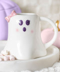Mug fantôme Mrs Boo de la marque Something Different, présenté dans une ambiance d'Halloween