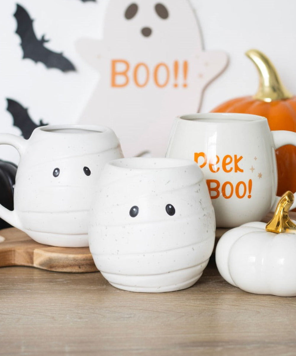 Mug momie de la marque Something Different, présenté avec d'autres mugs d'Halloween